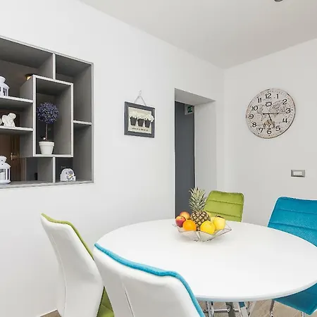Zina Appartement Brela